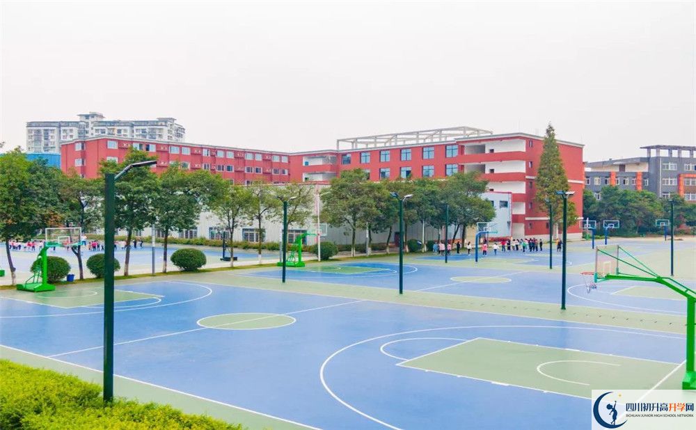 安仁中學是私立收費嗎？