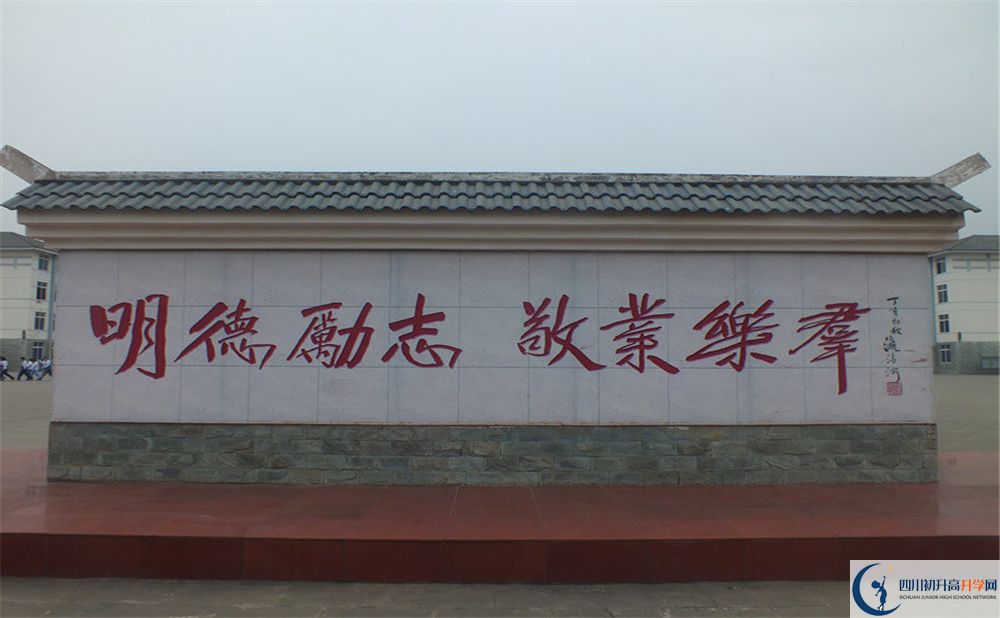 淮口中學(xué)是私立收費(fèi)嗎？