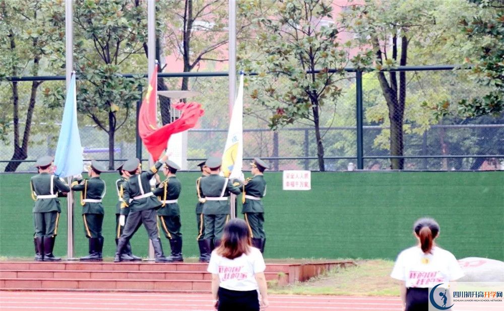 香城中學(xué)實(shí)驗(yàn)班學(xué)費(fèi)貴嗎？