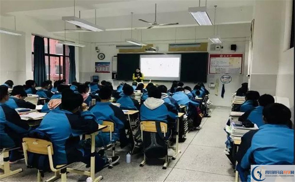 新都一中高中分班考試難嗎？