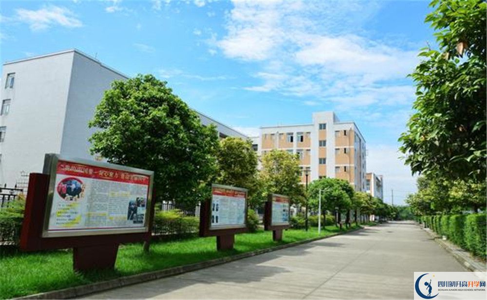 郫縣四中高中分班考試難嗎？
