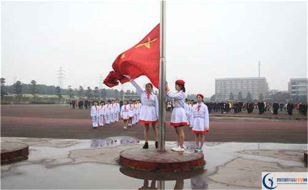 成都新津?yàn)槊鲗W(xué)校實(shí)驗(yàn)班學(xué)費(fèi)貴嗎？