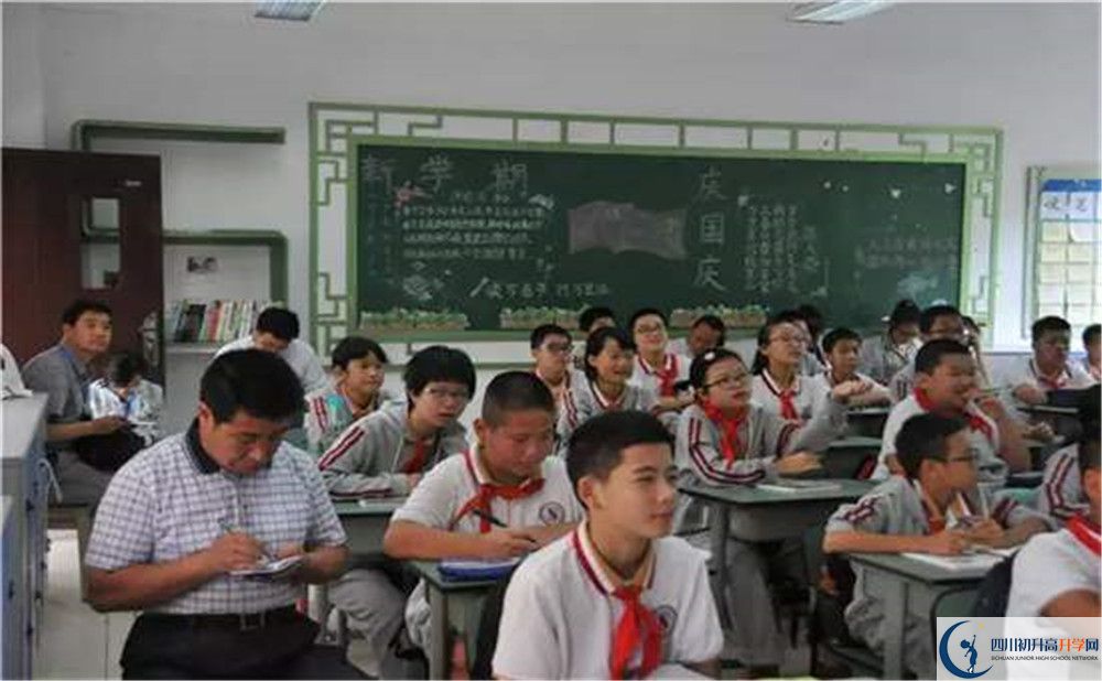 石室聯(lián)合中學蜀華分校在校學生總人數(shù)是多少？