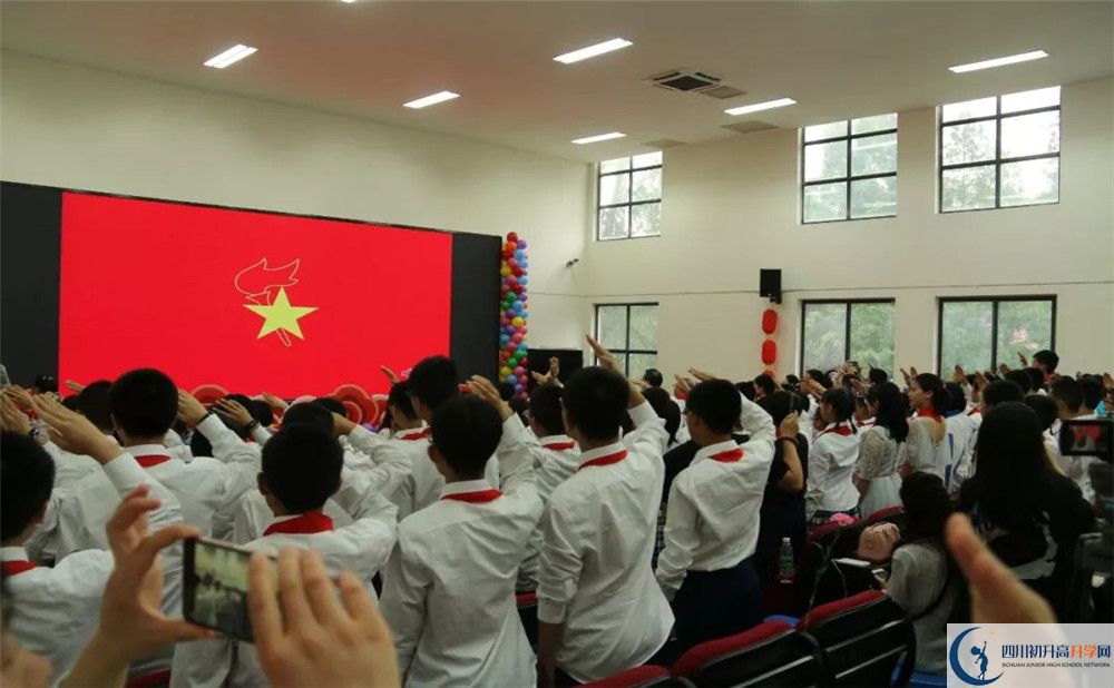 成都七中八一學(xué)校走讀生作息時間是多久？