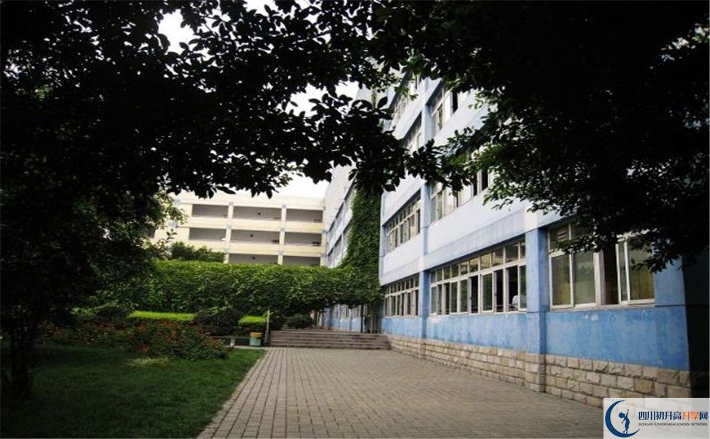 四川師范大學(xué)實驗外國語學(xué)校走讀生作息時間是怎樣的？