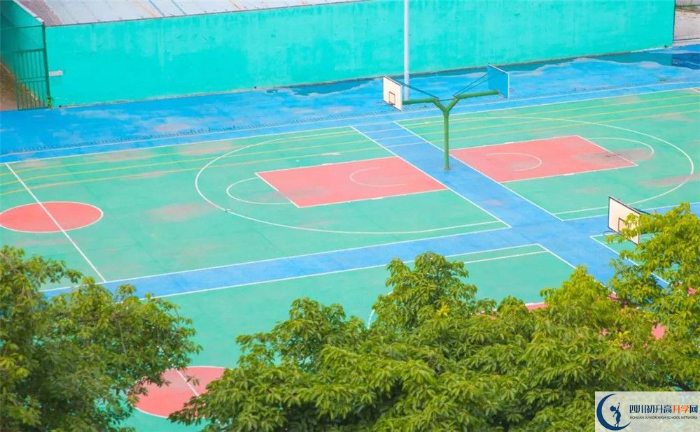 成都南開為明學校補課嗎？