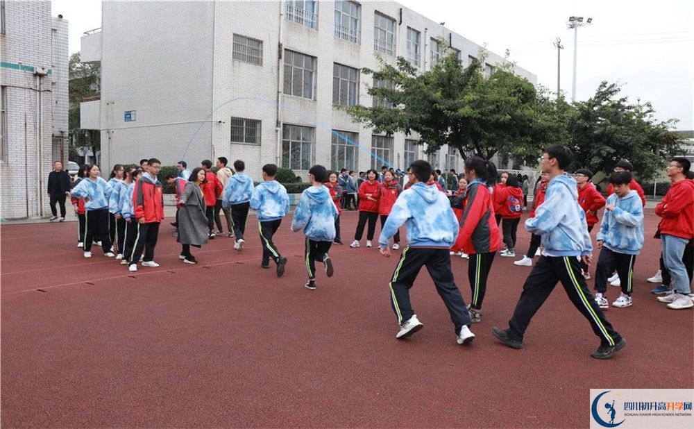 青白江中學(xué)補課嗎？
