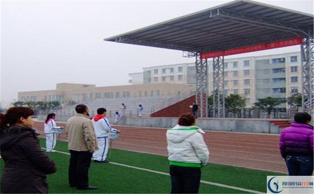 電子科技大學實驗中學在校學生總?cè)藬?shù)是多少？