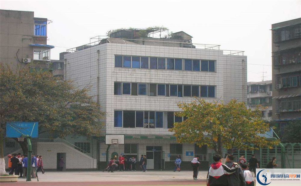 成都玉林中學(xué)在校學(xué)生總?cè)藬?shù)是多少？