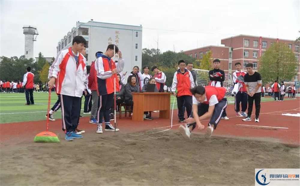 壽安中學(xué)在校學(xué)生總?cè)藬?shù)是多少？