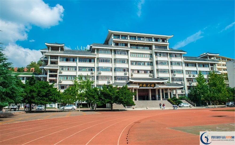 閬中東風中學今年的錄取條件是否有變化？